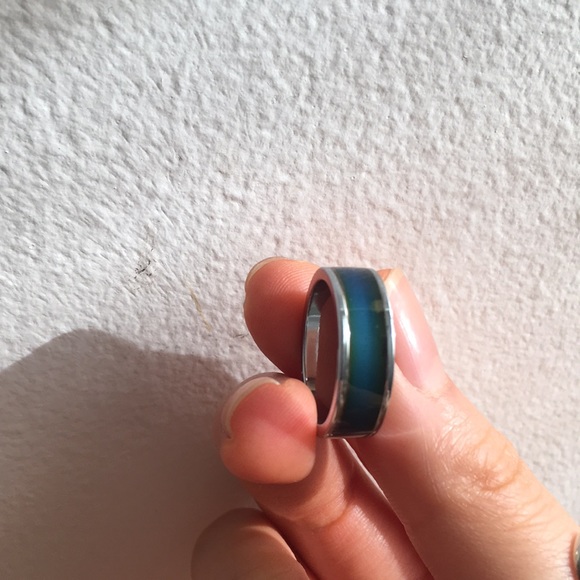 Color changing mood ring! - Picture 3 of 7
